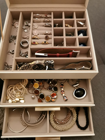 SONGMICS-3-Tier-Jewellery-Box-with-Glass-Lid-Amazon.de-Fashion6.png