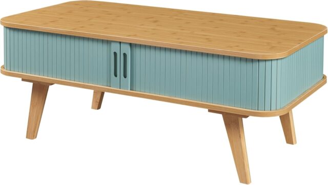 Azure Bamboo – kafijas galdiņš ar slīdošām durvīm  Elegants un funkcionāls kafijas galdiņš ar dabīga bambusa elementiem un modernu zilas krāsas dizainu. Tas piešķir viesistabai raksturu, vienlaikus nodrošinot praktisku vietu ikdienas priekšmetu uzglabāšanai.